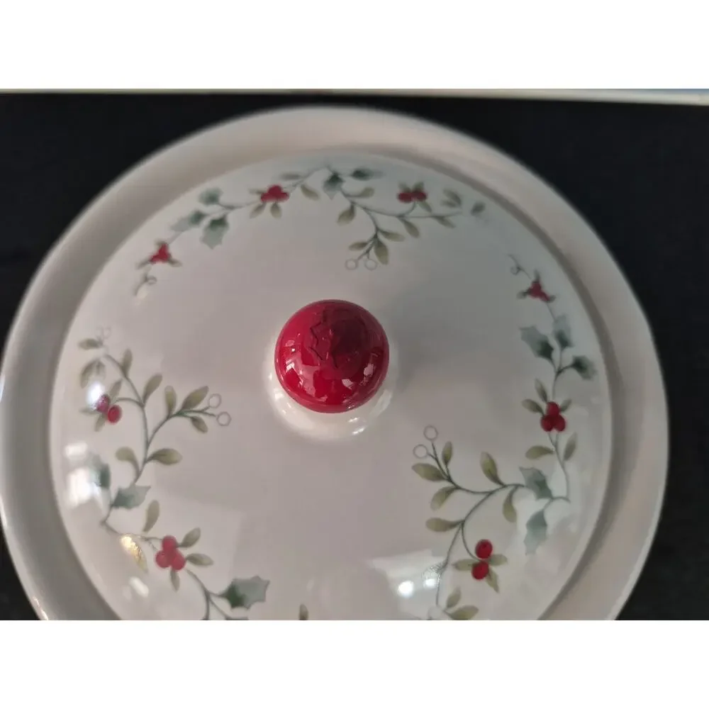 Vintage Pfaltzgraff Winter Berry Holiday Christmas Candy Jar Bowl